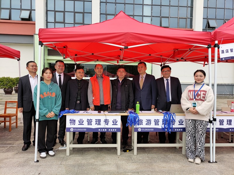 市政協(xié)副主席秦天志、重慶海怡天集團(tuán)董事局主席張海源一行蒞臨我院考察指導(dǎo)