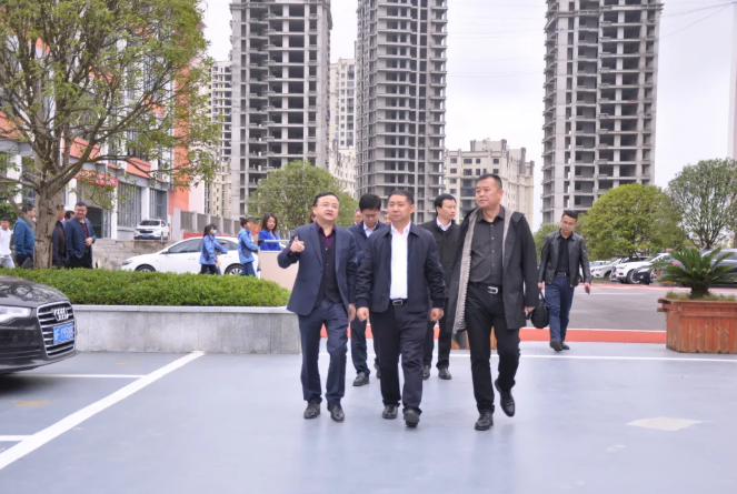 市委常委、市政府常務副市長周仕飛赴畢節(jié)工業(yè)職業(yè)技術學院調(diào)研