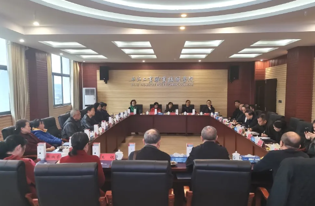 情系桑榆重晚晴 尊師敬老暖人心  學院召開離退休領導、教師座談會