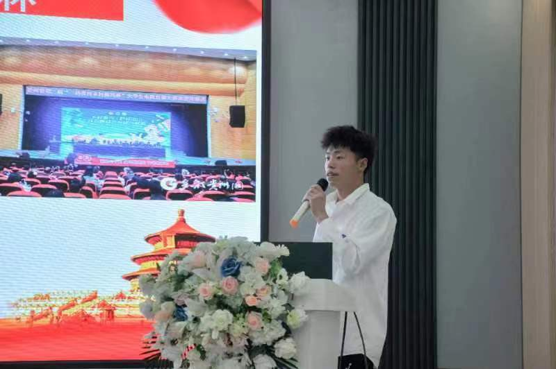 2021-2022學(xué)年國(guó)家獎(jiǎng)學(xué)金獲得者個(gè)人事跡專欄第一期——黃杏、譚程慧