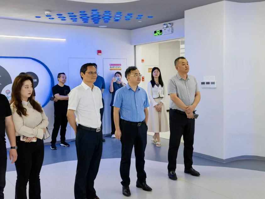 李涌、邱國(guó)援率隊(duì)到廣東省企業(yè)、院?？疾鞂W(xué)習(xí)