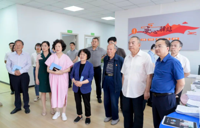 省、市關(guān)心下一代工作委員會(huì)赴畢節(jié)工業(yè)職業(yè)技術(shù)學(xué)院調(diào)研