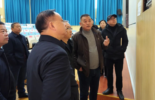 邱國援帶隊檢查開學(xué)準備工作并部署校園安全工作