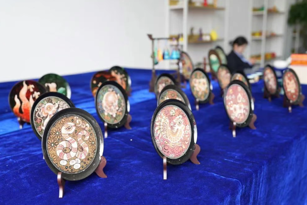 競賽進(jìn)行時｜我院開展黔西北民族民間工藝技藝體驗活動，技能大賽與文化傳承同行